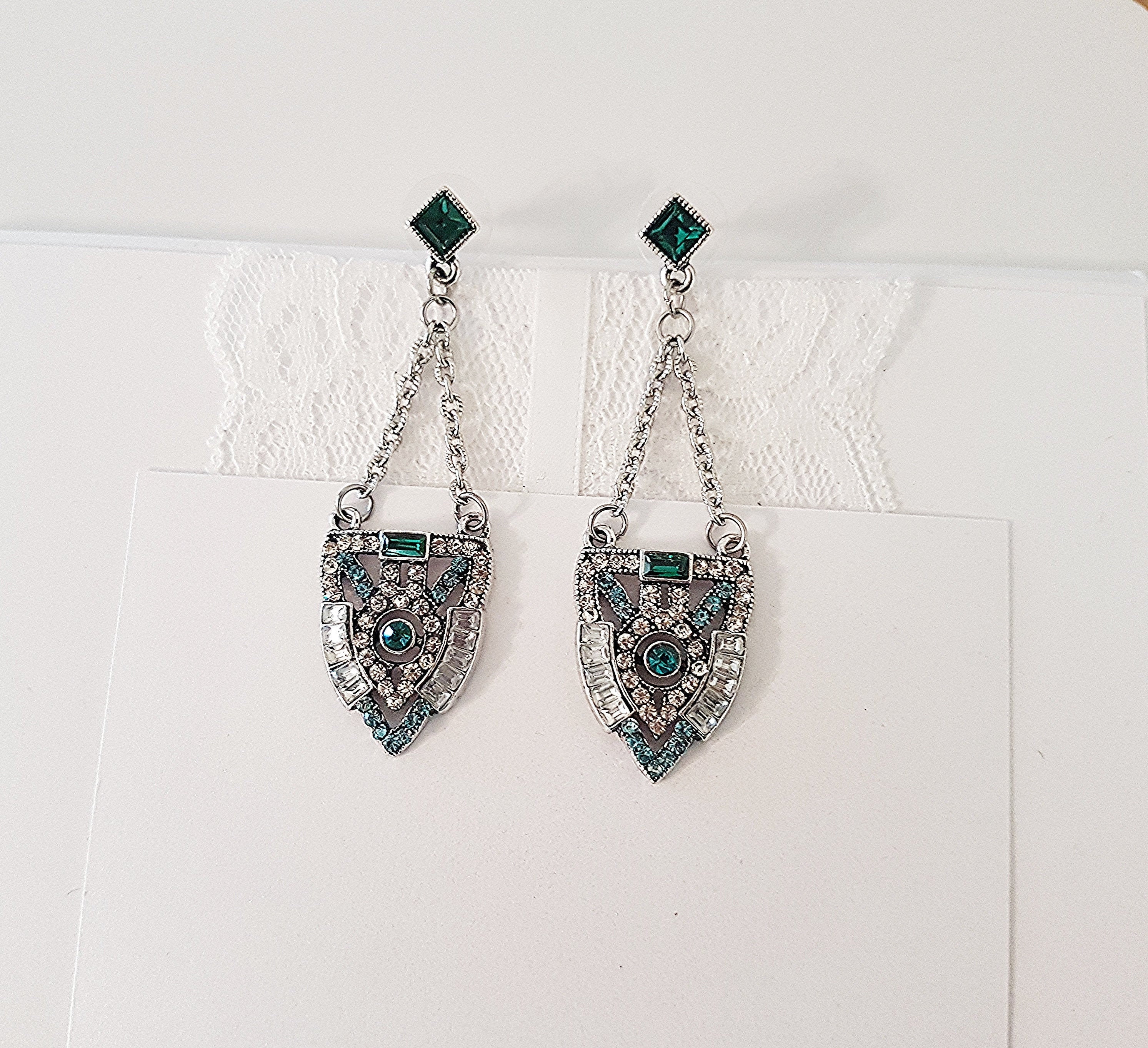 Retro Chic Vintage Art Deco Style Crystal Teardrop Dropper Earrings – Rhodium Plated, Silver, Long Rhinestone Dangle