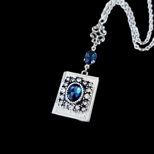 Collar con medallón de libro de estilo vintage: zafiro azul de Montana, caja de oración de cristal