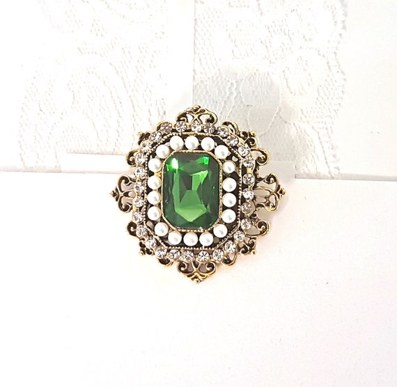 Vintage emerald brooch deals