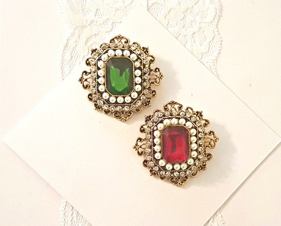 Victorian Vintage Style Ruby or Emerald Brooch Gold Bronze