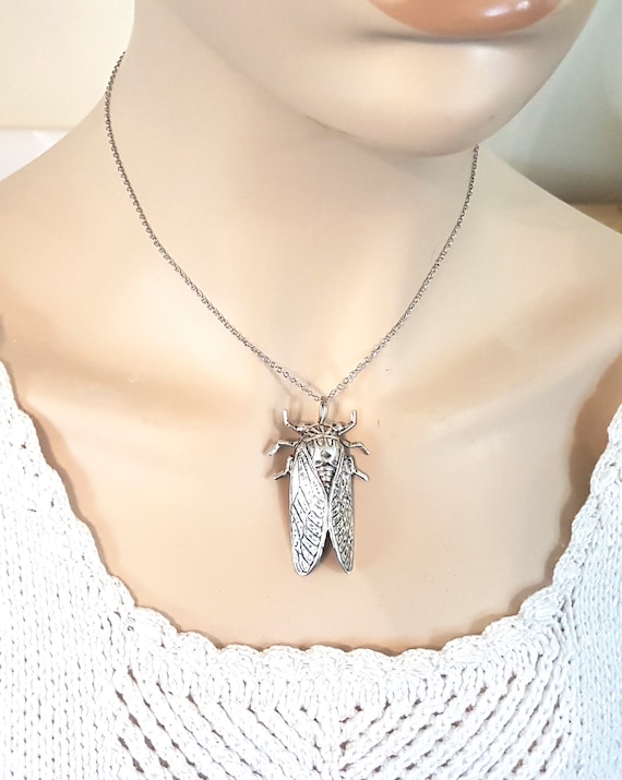 Zyuzles Collier Cigale Vintage Cigale Pendentif Cuivre Insecte Pendentif Bijoux Bizarre Convient Pour Homme Et Femme Fête De Vacances, Argent Sterling, Zircon