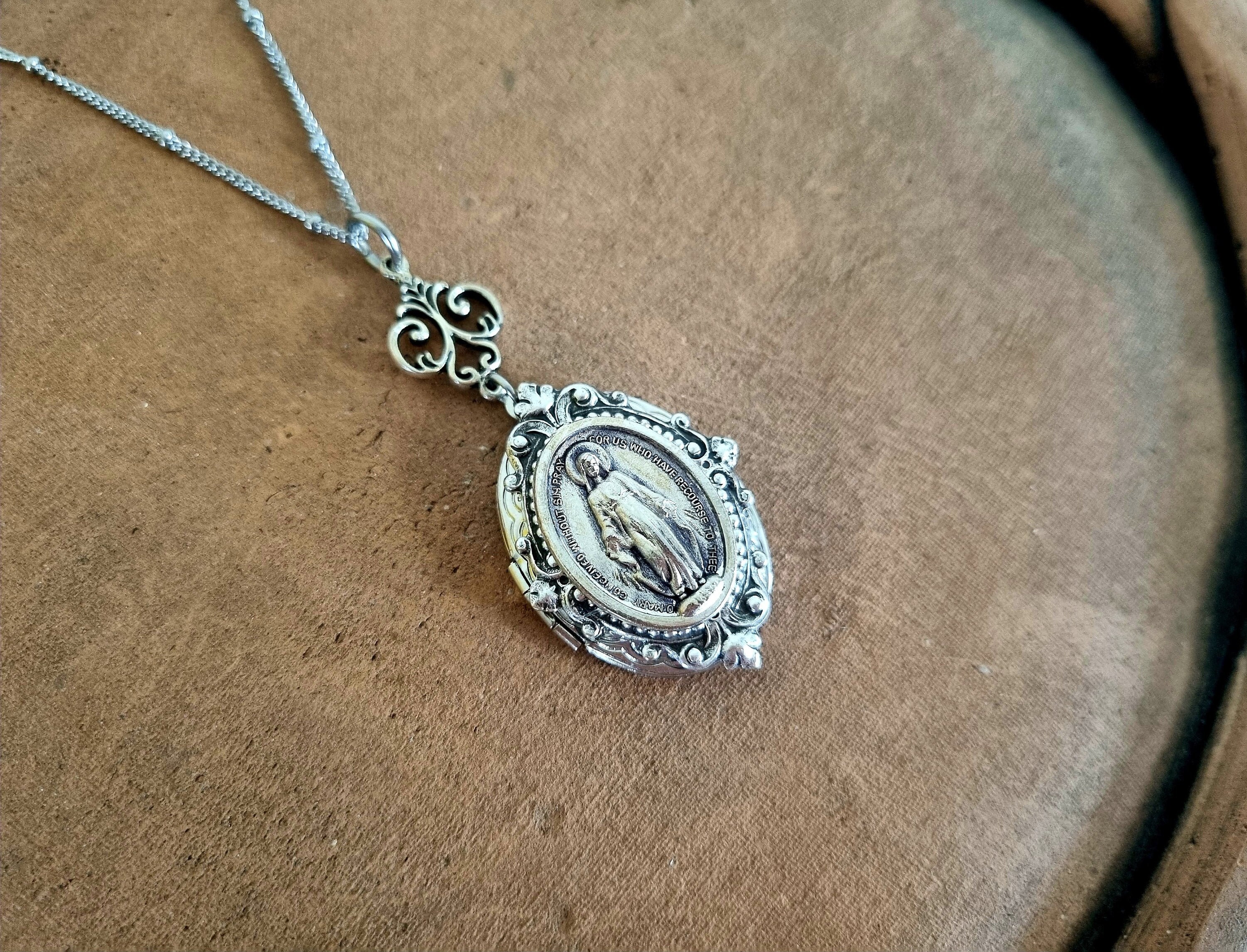 1 Charm for A Floating Locket