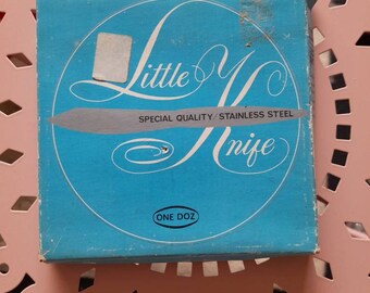 Vintage boxed little knifes