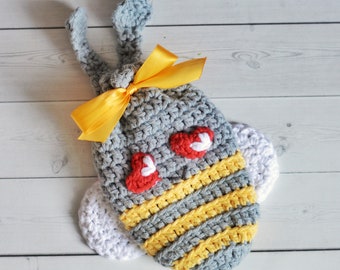 Love Bug Treat Bag Crochet Pattern - Valentines gift bag - Valentine favor - Bumblebee loot bag - bee mine swag