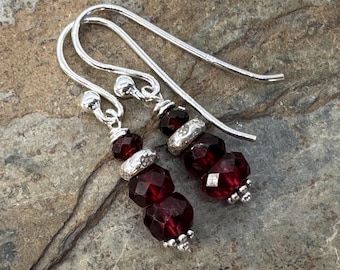 Pendientes de granate con plata de ley, 1,25 pulgadas de largo