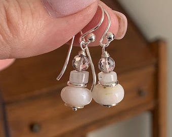 Örhängen i sterlingsilver med rosa opal: Månsten och kvarts staplade hängen