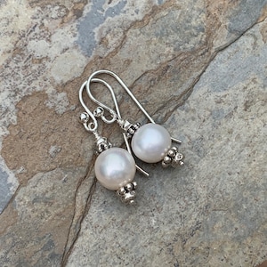 Boucles d&#39;oreilles perle avec argent Sterling Hill Tribe, 1,25 pouces de long