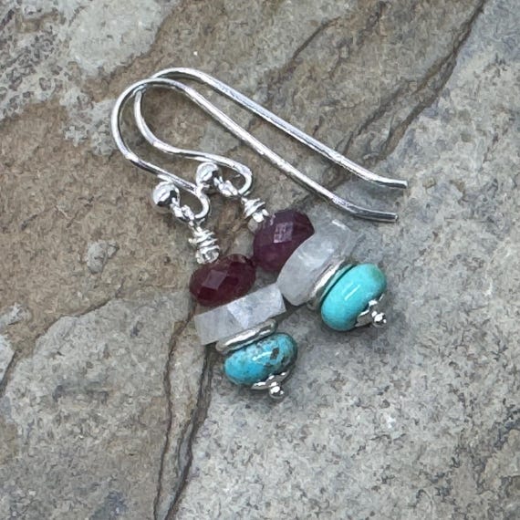 Orecchini in turchese, pietra di luna e rubino con argento sterling, lunghi 1,5 pollici - Italia
