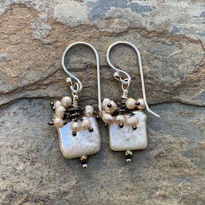 Boucles d&#39;oreilles Pearl Cluster avec argent sterling et bronze, 1,25 pouce