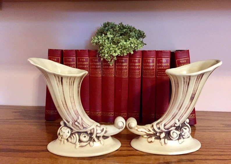 Vintage Cornucopia Vases/ Red Wing 413/ Antiqued Ivory With Etsy