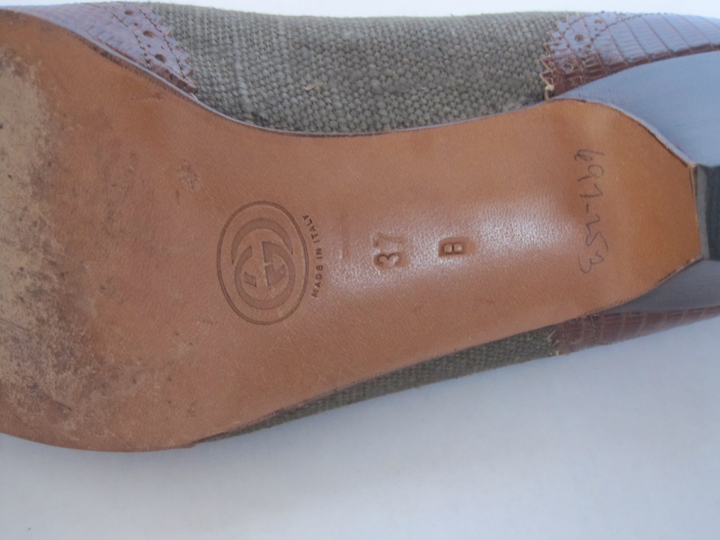 GUCCI, Vintage Brogue,rare find Gucci Calfskin Web Bee Embroidered Mens Slip-On Brogue  main image 4