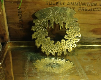 Brass Christmas wreath trivet