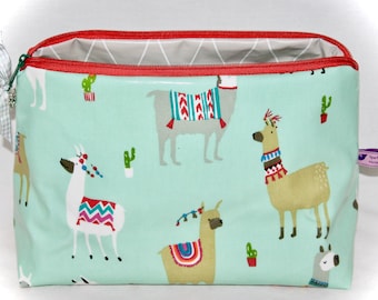 Toiletry bag with names with alpacas