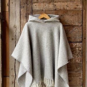 Gray wool poncho hood and fringes Light grey hooded ponchos capes Lambswool blanket poncho Grey Hooded lambswool poncho warm breathable