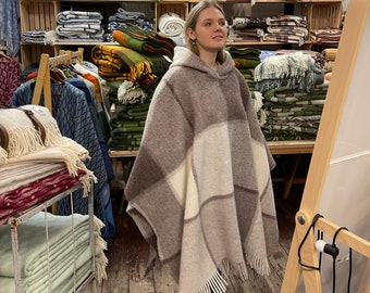 Poncho cape en laine beige avec capuche et grands carreaux Cape poncho à capuche beige/blanc crème en laine d'agneau Poncho cape à capuche en laine d'agneau