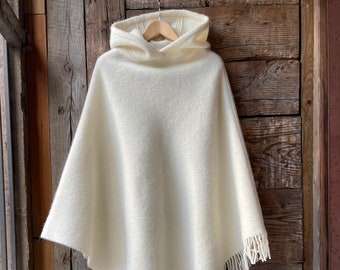 Milk white hooded long lambswool ladies poncho cape with fringes Pure wool hooded ladies poncho in check Cream White pure wool woman poncho