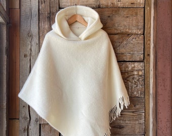 Mantella poncho in lana d'agnello con cappuccio bianco panna con frange Poncho donna Poncho donna in pura lana con cappuccio Mantella poncho coperta in pura lana bianco latte