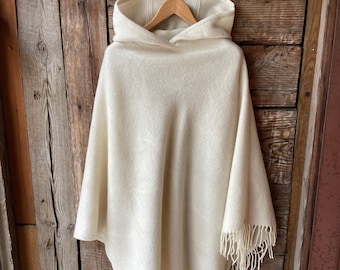 Beige merino blanket poncho cape with fringes Pure wool hooded ladies poncho light beige Beige wool poncho cape Merino&lambswool mix poncho