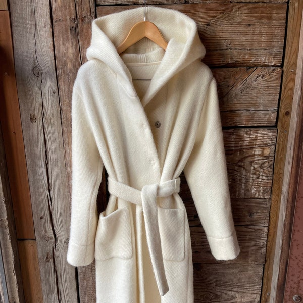 Manteau long en laine d’agneau blanc crème avec capuche, poches et ceinture à nouer Manteau à capuche en laine pure blanc lait doux et chaud Beau cadeau