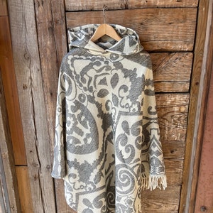 Grey wool blanket poncho cape hooded Light grey lambswool/linen mix poncho cape Light grey/milk white wool/linen flax mix hooded poncho cape