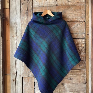 Green wool poncho cape in check Lambswool blanket poncho cape checked Blue/green wool tartan poncho cape hooded Pure lambswool ladies poncho