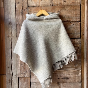 Grey wool blanket poncho cape hooded with fringes medium lenght Light grey lambswool ladies poncho cape with hood Warm and breathable poncho