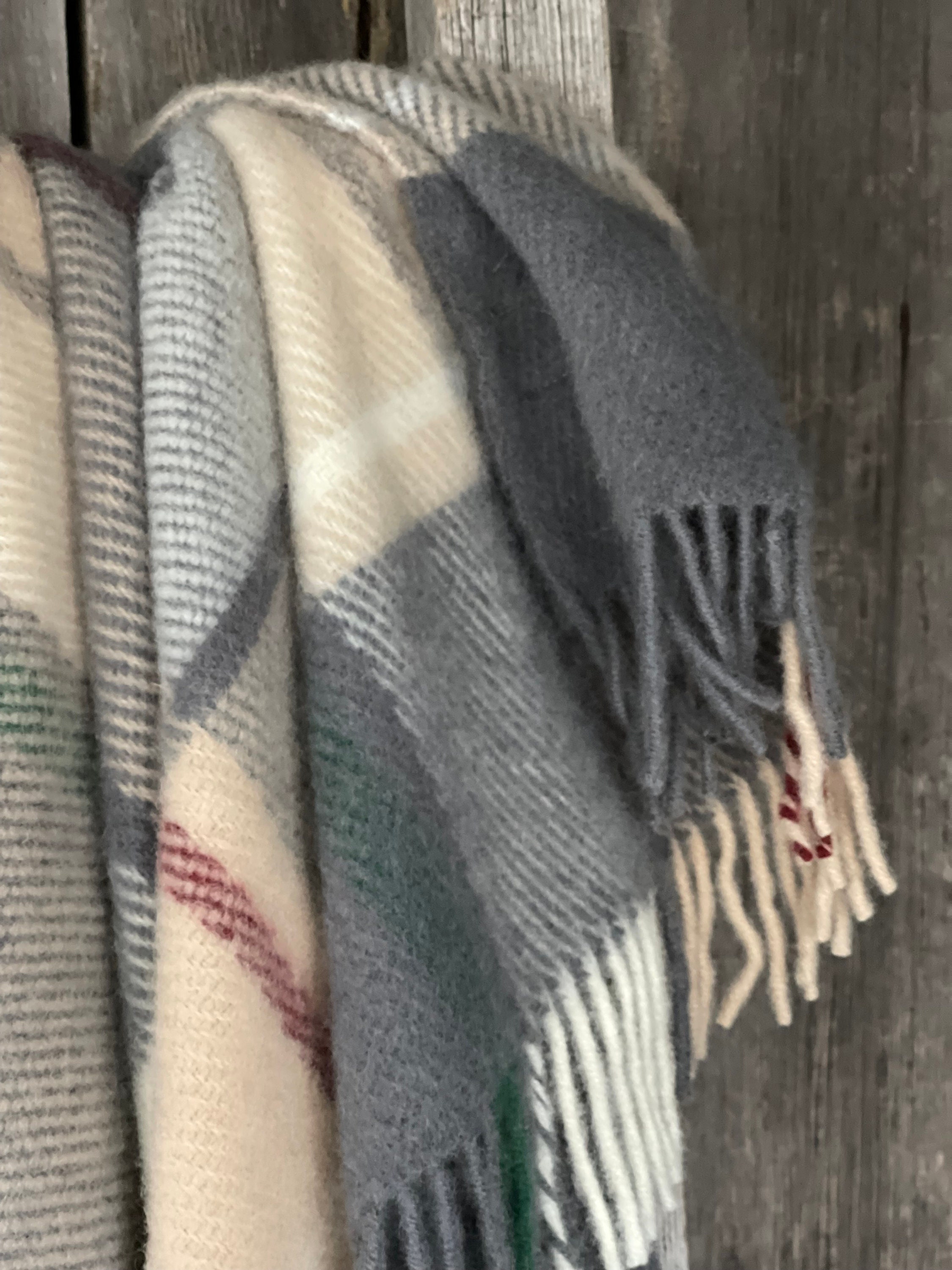 ARVO wool blanket    130x180+fringes グレー ARVO wool blanket 130x180+fringes グレー Light Grey Wool