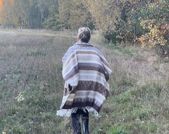 Poncho in lana marrone Poncho in misto lana di agnello/alpaca Poncho in lana beige molto caldo e traspirante Stile etnico Poncho coperta con frange in alpaca e pecora