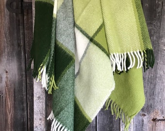 Green large check labmbswool throw blanket Lambswool blanket with fringes Green and White Wool blanket Wool throws 55''X81''/140X205 cm