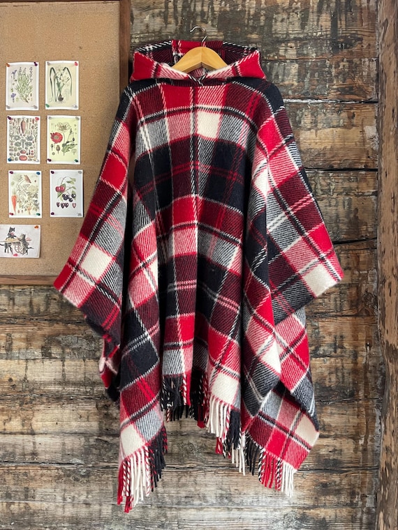 チェック柄のフード付きレッドウールポンチョ、暖かいチェック柄の