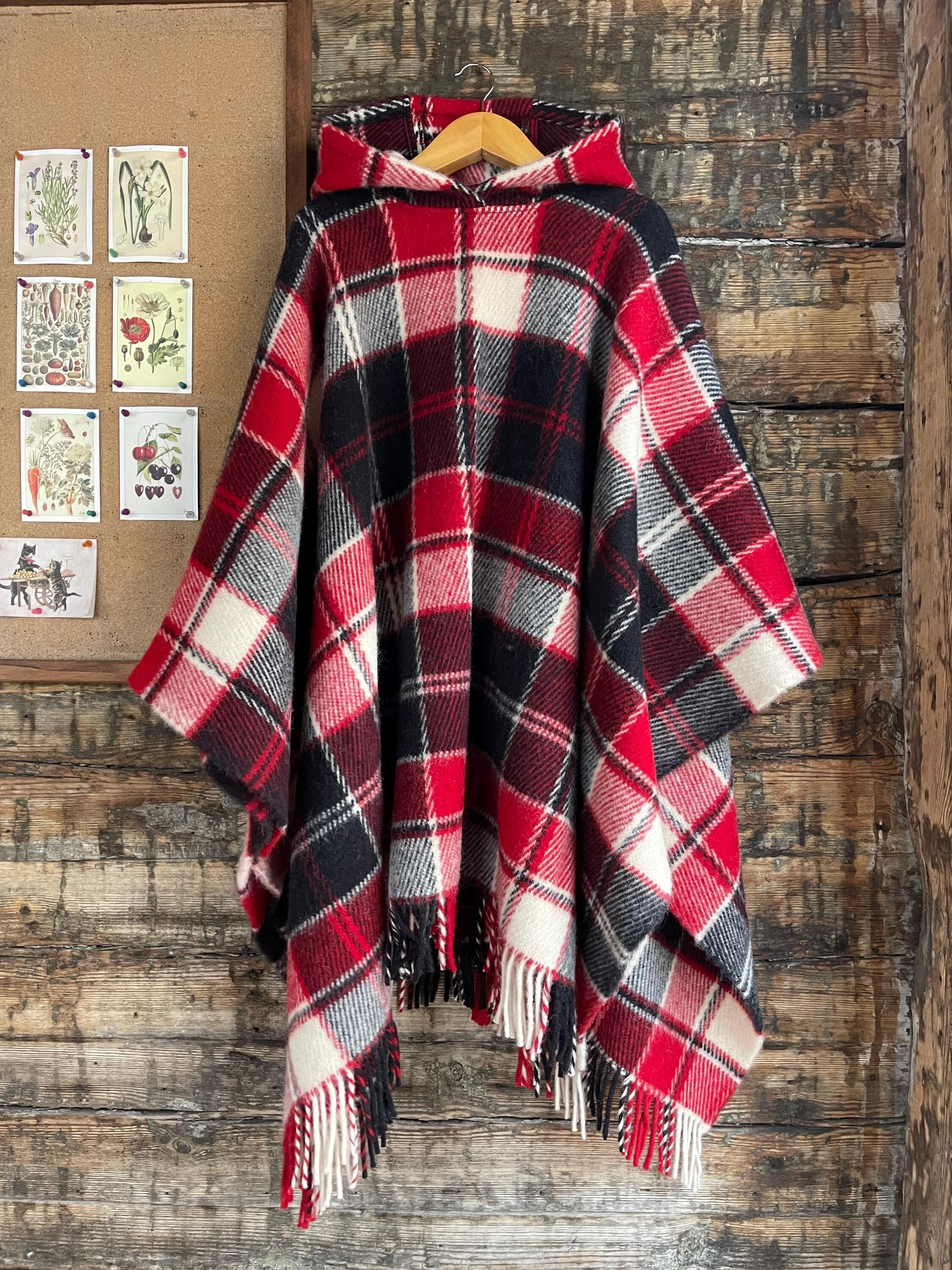 チェック柄のフード付きレッドウールポンチョ、暖かいチェック柄の