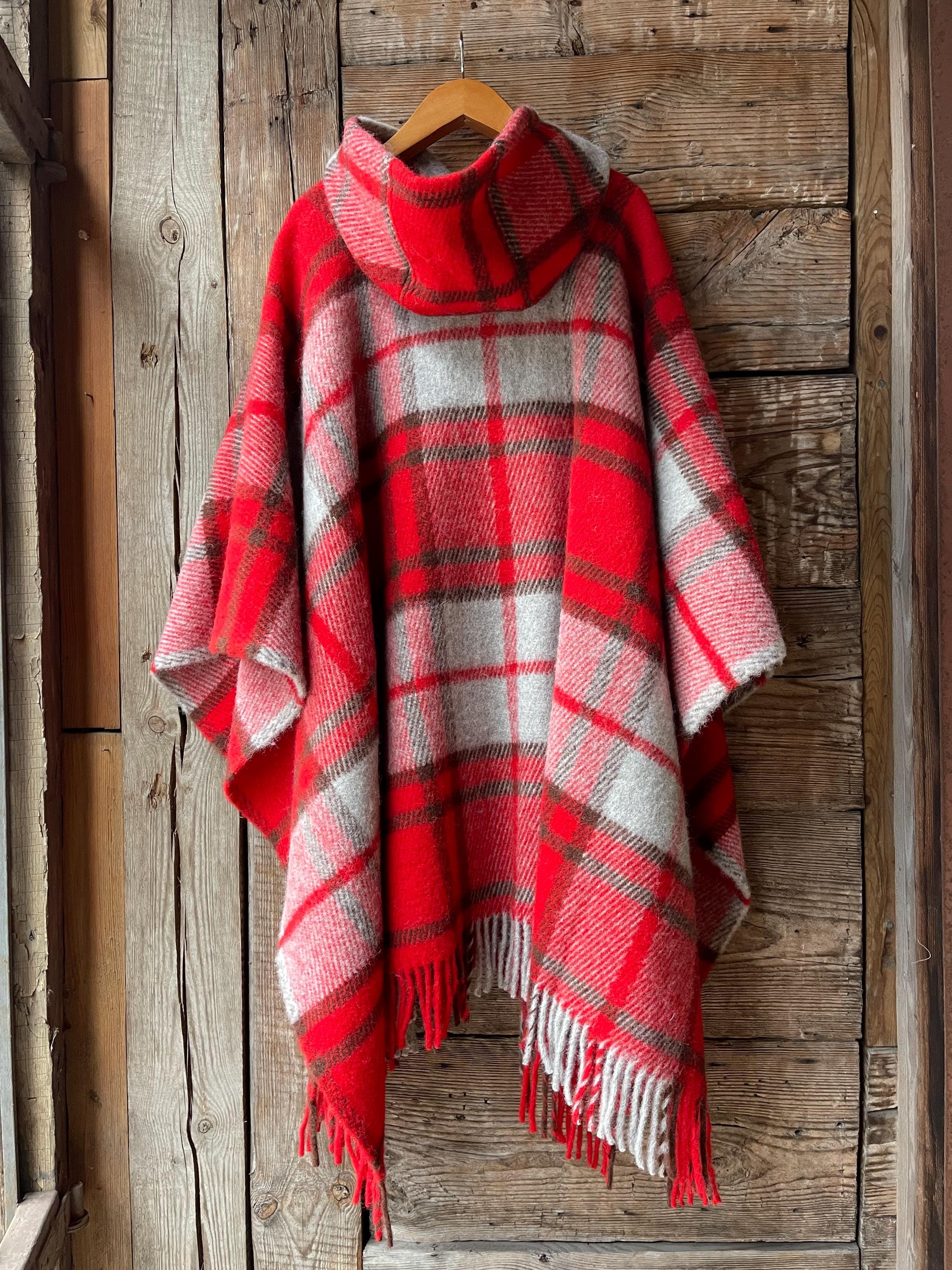チェック柄のフード付きレッドウールポンチョ、暖かいチェック柄の