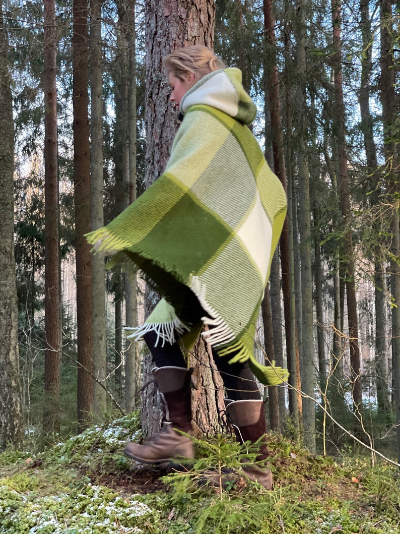 Capa de poncho de lana de cordero verde Poncho de mujer Poncho de manta de lana pura verde/blanco Poncho de lana largo Poncho de lana de cordero verde cálido y hermoso imagen 4