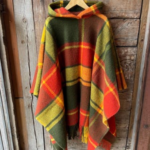 Green wool blanket poncho with hood Green/orange checked hooded poncho with fringes Long wool man poncho Lambswool blanket woman poncho