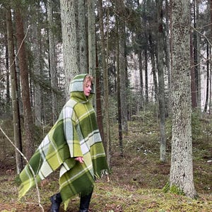 Green wool blanket poncho hooded Green/white checked hooded poncho with fringes Long wool man poncho Lambswool blanket woman ponchos
