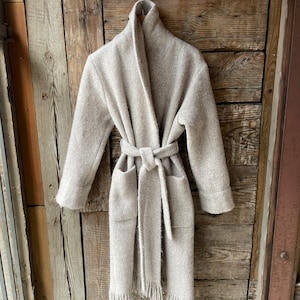 Beige Lammwolle Robe Mantel mit Bindegürtel und Taschen Reine Wolle Decke Robe Mantel warm und atmungsaktiv Robe Mantel Beige Winter Robe reine Wolle