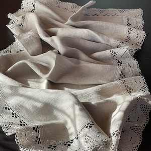 Rustikaler Leinen Tischläufer Grau Leinen Läufer Vintage Leinen Tischläufer Stonewashed Bauernhaus Tischläufer 4-seitige naturgraue Leinenspitze