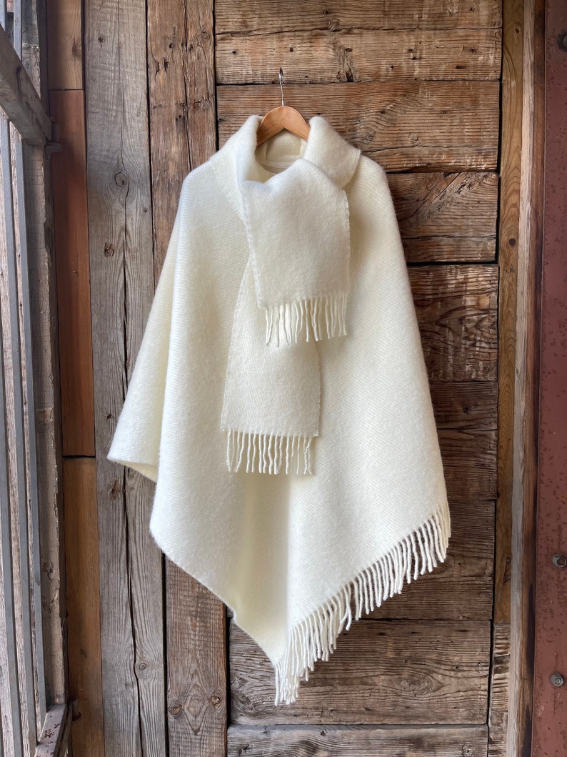 Poncho cape long en laine d'agneau blanc crème avec franges et petit châle Poncho en pure laine pour femmes à carreaux Grand poncho cape en pure laine blanc lait image 3