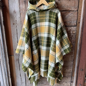 Green wool blanket poncho with hood Green/mustard checked hooded poncho with fringes Long wool man poncho Lambswool blanket woman poncho