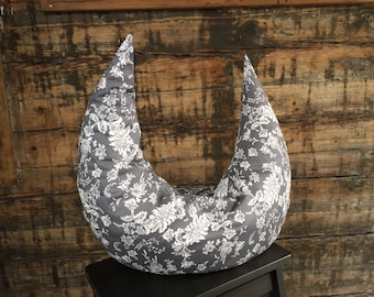 Half Moon Buckwheat pillow Neck support pillow Sleep Ortopedic buckwheat pillow  Grey floral ornamet cotton satin natural Buckwheat pillow