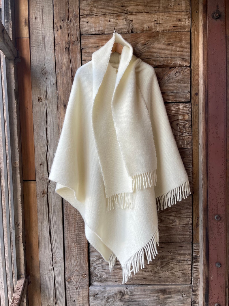 Poncho cape long en laine d'agneau blanc crème avec franges et petit châle Poncho en pure laine pour femmes à carreaux Grand poncho cape en pure laine blanc lait image 1