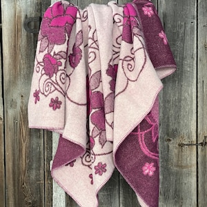 Purple floral lambswool blanket floral pattern Wool throw blanket Purple floral blanket Floral throw warm and breathable 55&#39;&#39;X81&#39;&#39;/140X205cm