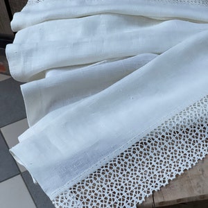 White linen table runner with white lace, Natural linen runner, Vintage table runner laced, Linen table runner beautiful white linen lace