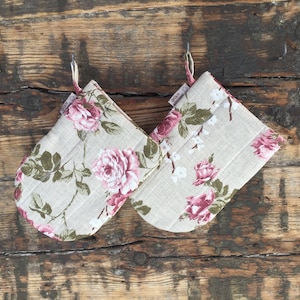 Set of 2 Roses linen Oven Mitt Pot Holder Potholder Kitchen Gloves Linen potholders Natural potholders Oven Mitts Potholders Grill mittens