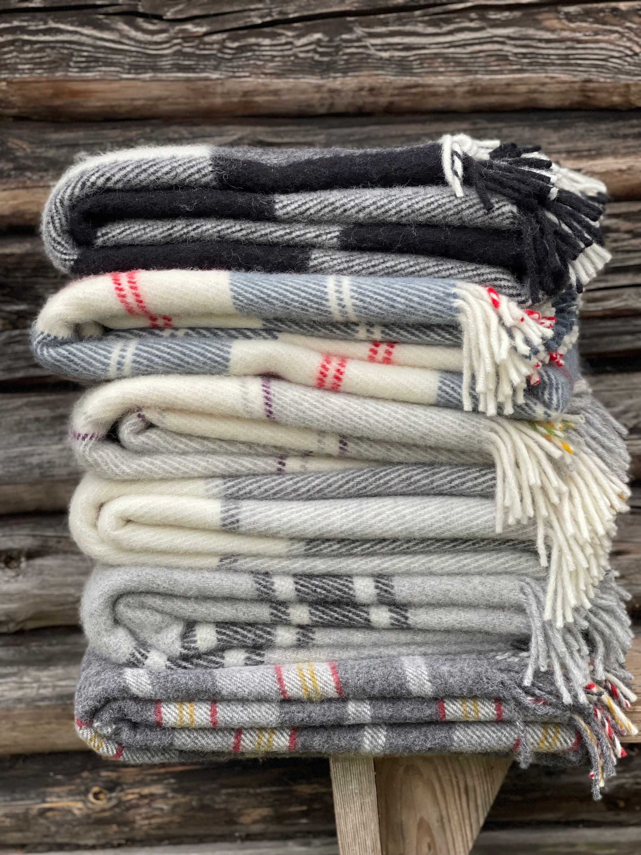 グレーチェックウールスローブランケット ライトグレーの大きな