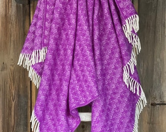 Paarse wollen plaid met witte franjes Lavendel-lila lamswollen plaid Paarse pure wollen plaids (51''X79''/130 x 200 cm