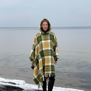 Green wool blanket poncho hooded Green/mustard checked with hood poncho with fringes Long wool man poncho Lambswool blanket woman poncho