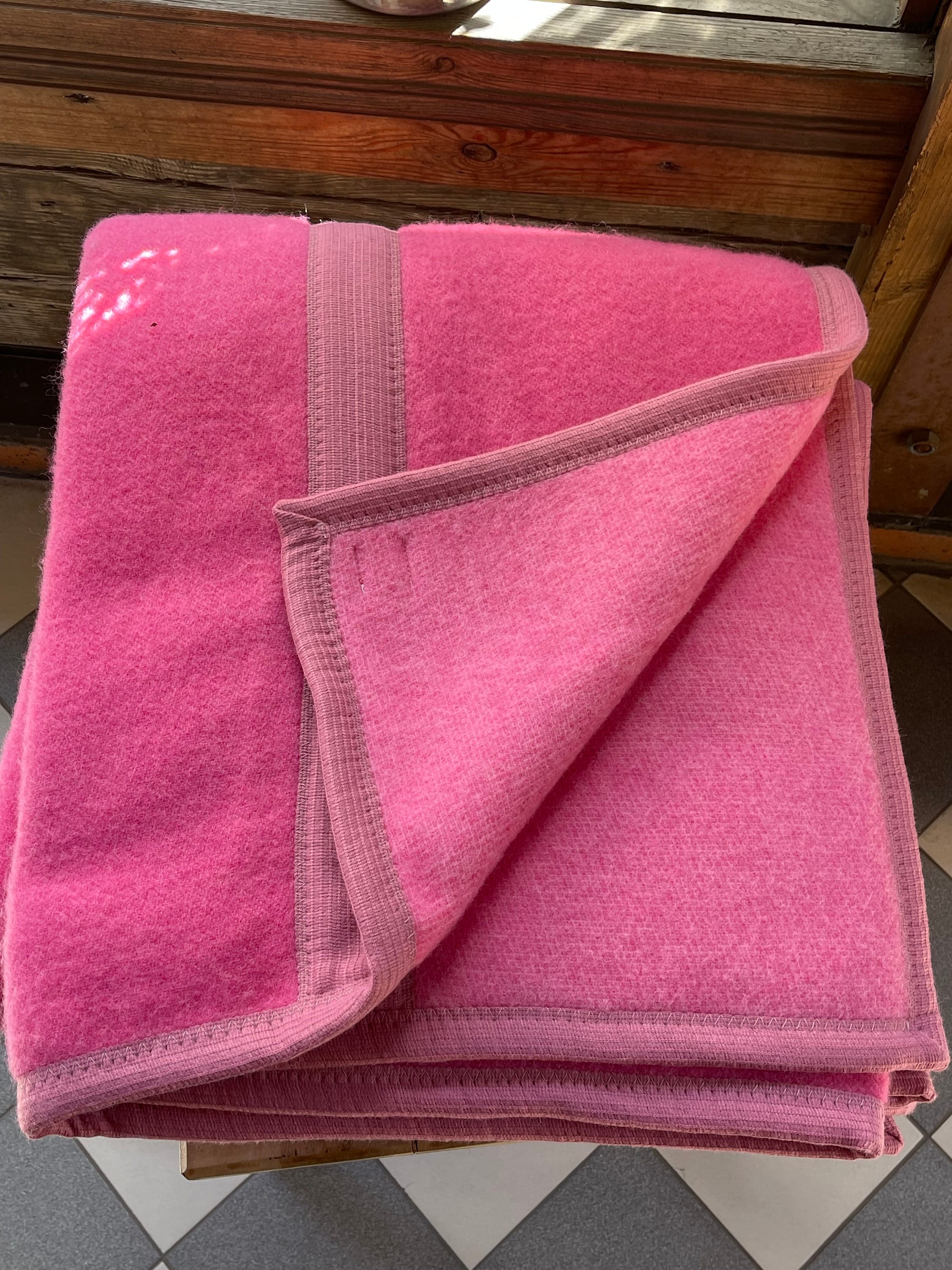 XL Größe PINK Wolldecke Große Größe Wolldecke Reine Lammwoll Decke Warme und atmungsaktive Wolldecke 79 '' X 87 '' / 200 x 220 cm Perfektes Geschenk