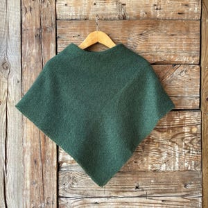 Damen Strick-Poncho Aus Islandwolle – Moosgrün, Mit Kragen, One Size