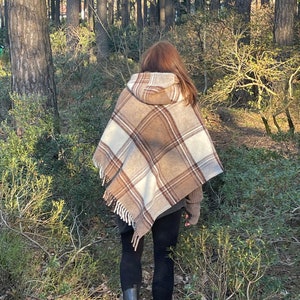 Cape de poncho en laine d'alpaga marron avec franges Mélange d'alpaga et de laine d'agneau cape de poncho marron à capuche ornements ethniques Cape de poncho en laine beige style indigène image 10